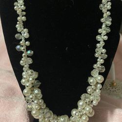 Vintage Style Chunky Cluster Faux Pearl necklace