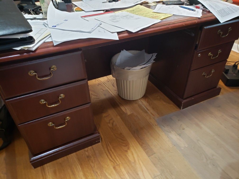 6' X 3' Executive Desk.