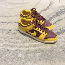 Nike dunks Burgundy And Gold