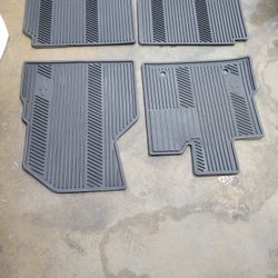 2009-17 Chevy Equinox Factory Rubber Floor Mats 