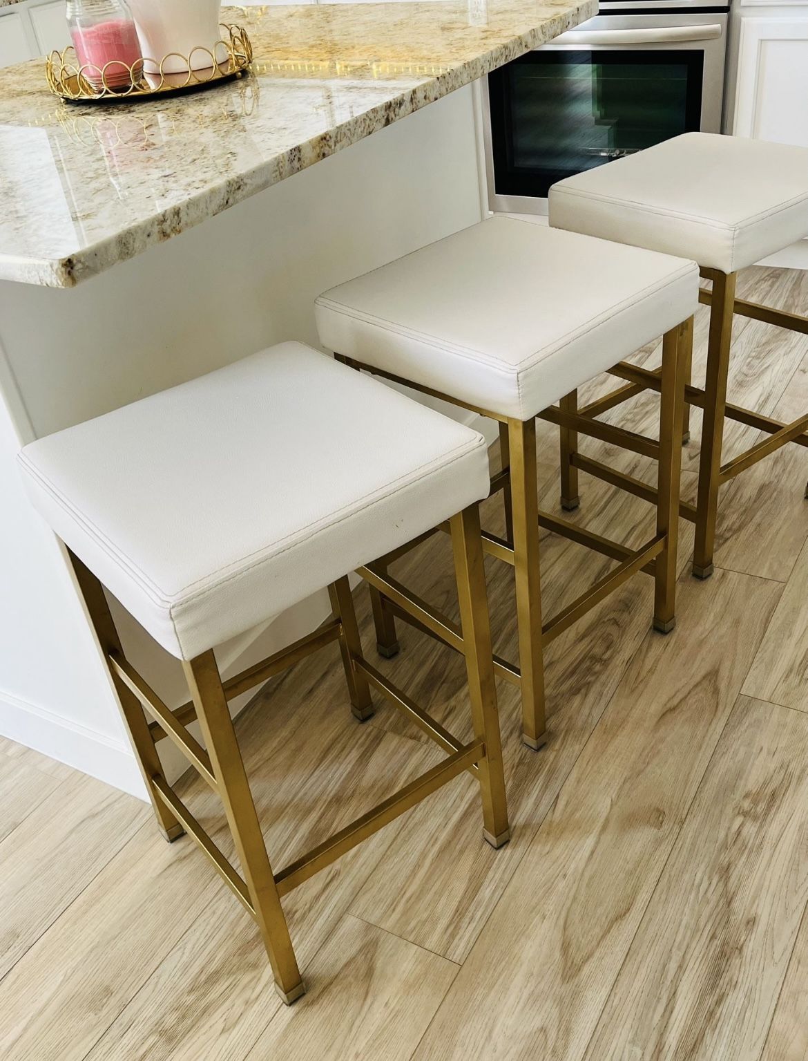 ✨ 3 Stunning Modern Bar Stools – Gold & White Faux Leather ! ✨  