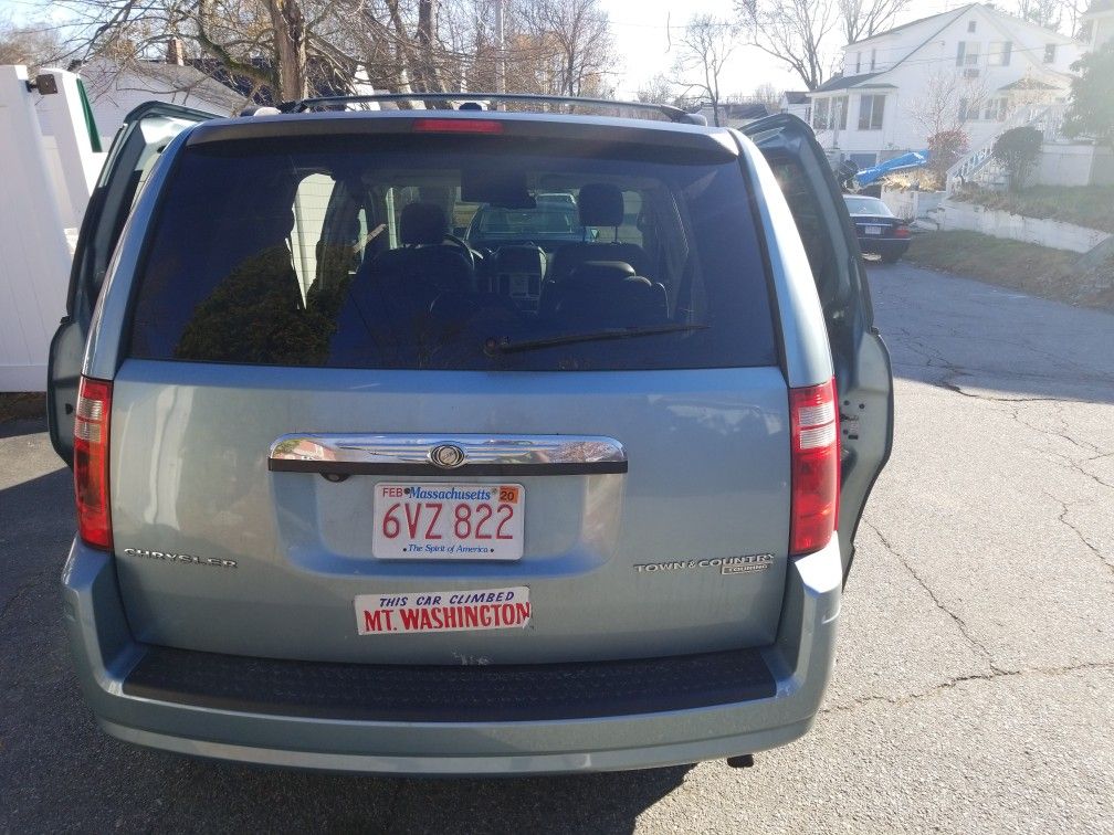 2009 Chrysler Town & Country