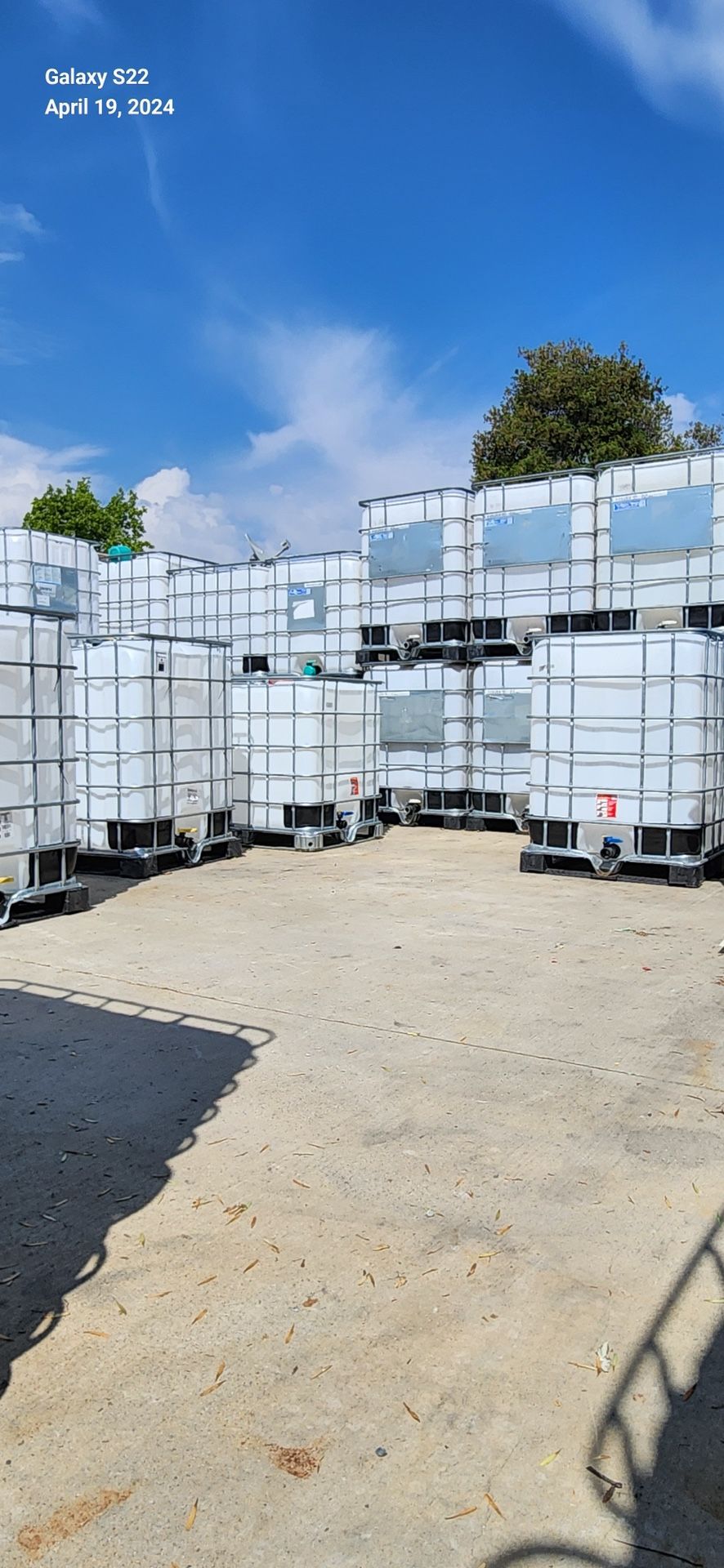 Water Tank. 330 Gallons. 275 Gallons IBC Totes