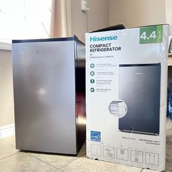 Hisense 4.4 Cu Freestanding Fridge