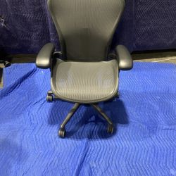Fully Loaded Herman Miller Remastered Aeron Size B!!! We Also Desks, Chairs , File Cabs And More!!!
