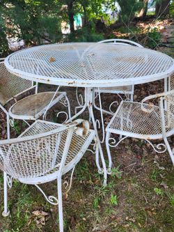 Cast Iron outdoor Table With 4 chairs