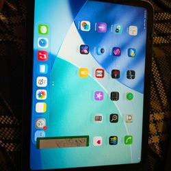 Ipad Generations 10 Just Has A Cracked Screen