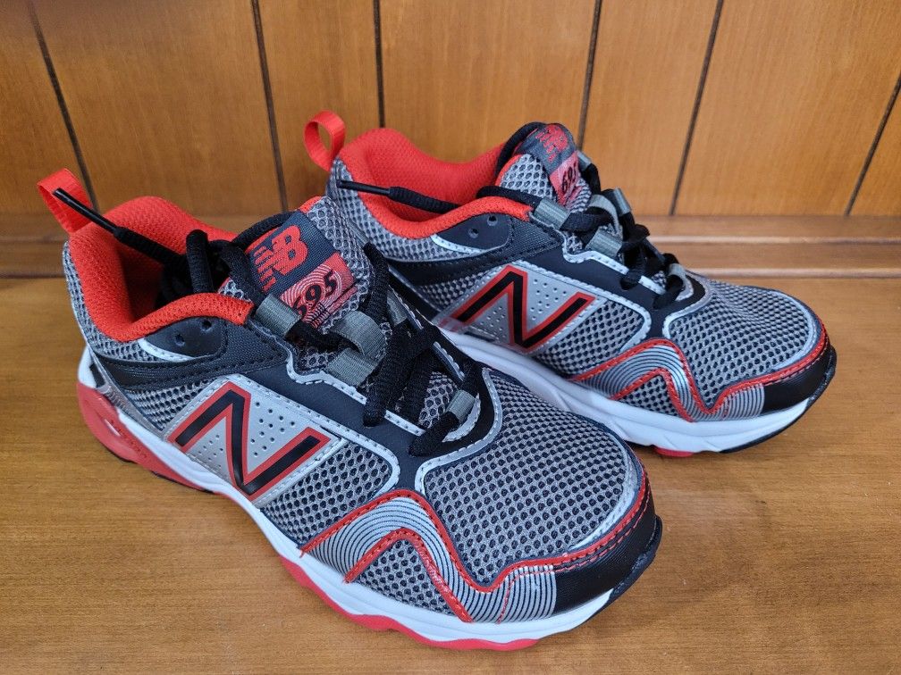 NEW New Balance 695  Gray Black Sneakers Boys sz 13