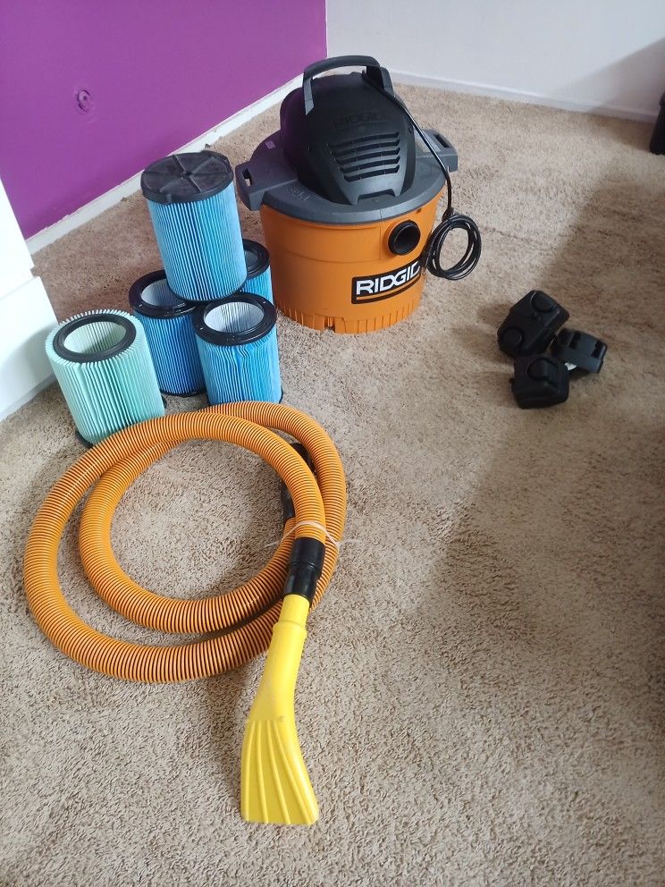 RIDGID VACUUM CLEANER 9 GALLONS 