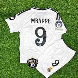 NEW CLUB REAL MADRID HOME MBAPPE KIDS SET! SIZE FOR A 2 TO 3 YEARS OLD ONLY!