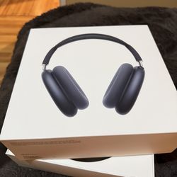 AirPods Max Used like New- Hayward