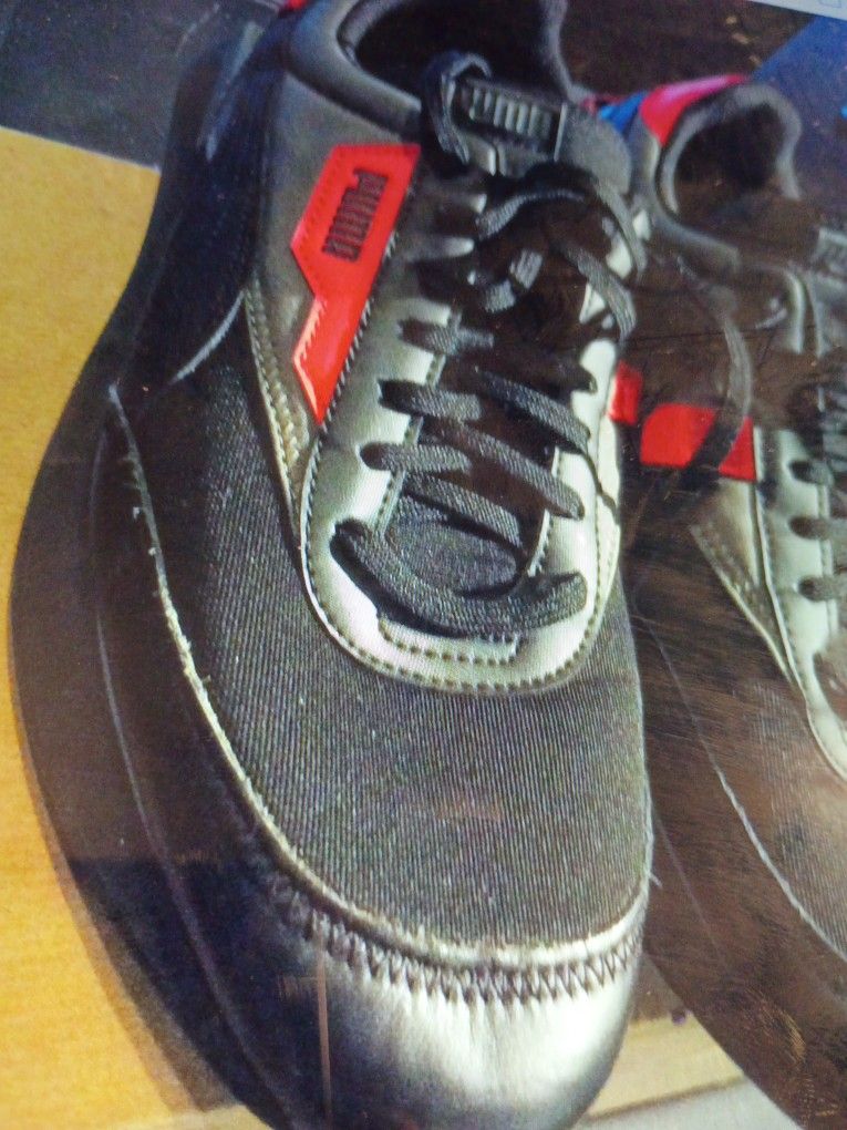 FUTURE RIDER SPRINT. " BLACK HIGH RISK". RED. PUMA SNEAKERS SIZE 9