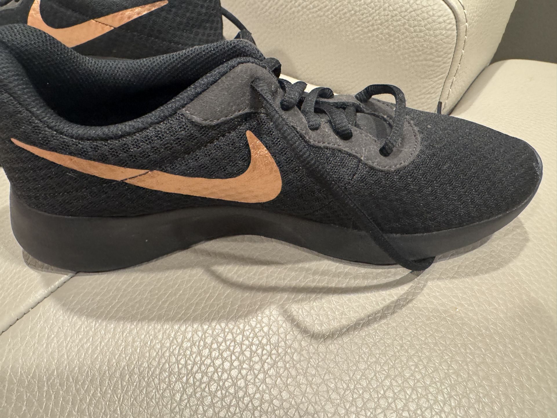 Size 9.5 Nike Women’s Court Legacy Shoe Black