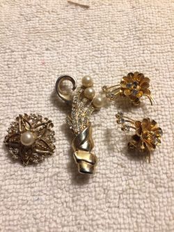 Women’s stones brooch