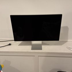 Apple Studio Display 27” Tilt