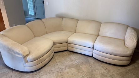 Rare Rowe 4 piece sectional/couch
