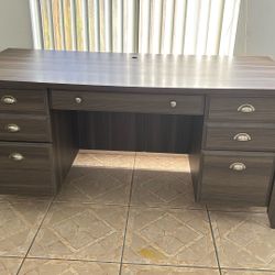 Desk Great Condition. Oficina 