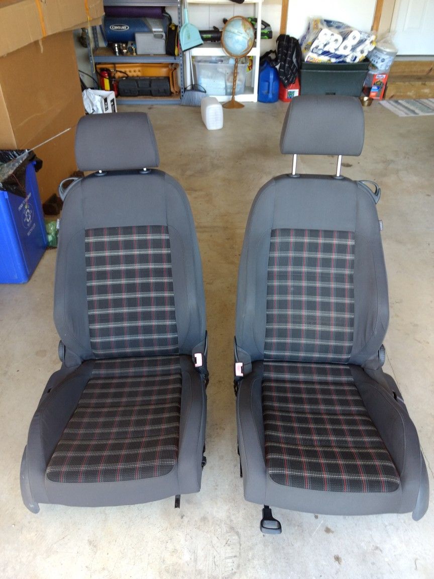 Driver/Passenger Seats 2005 MK5 Volkswagen Wolfsburg GTI.