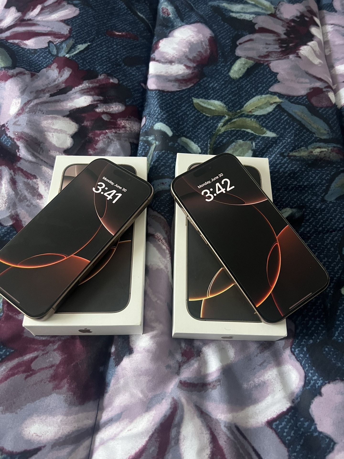 2 iPhone 16 Pro 256gigs ( Unlocked)