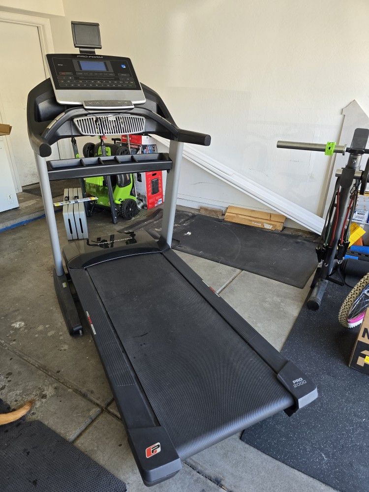 Pro-form Pro 2000 Treadmill