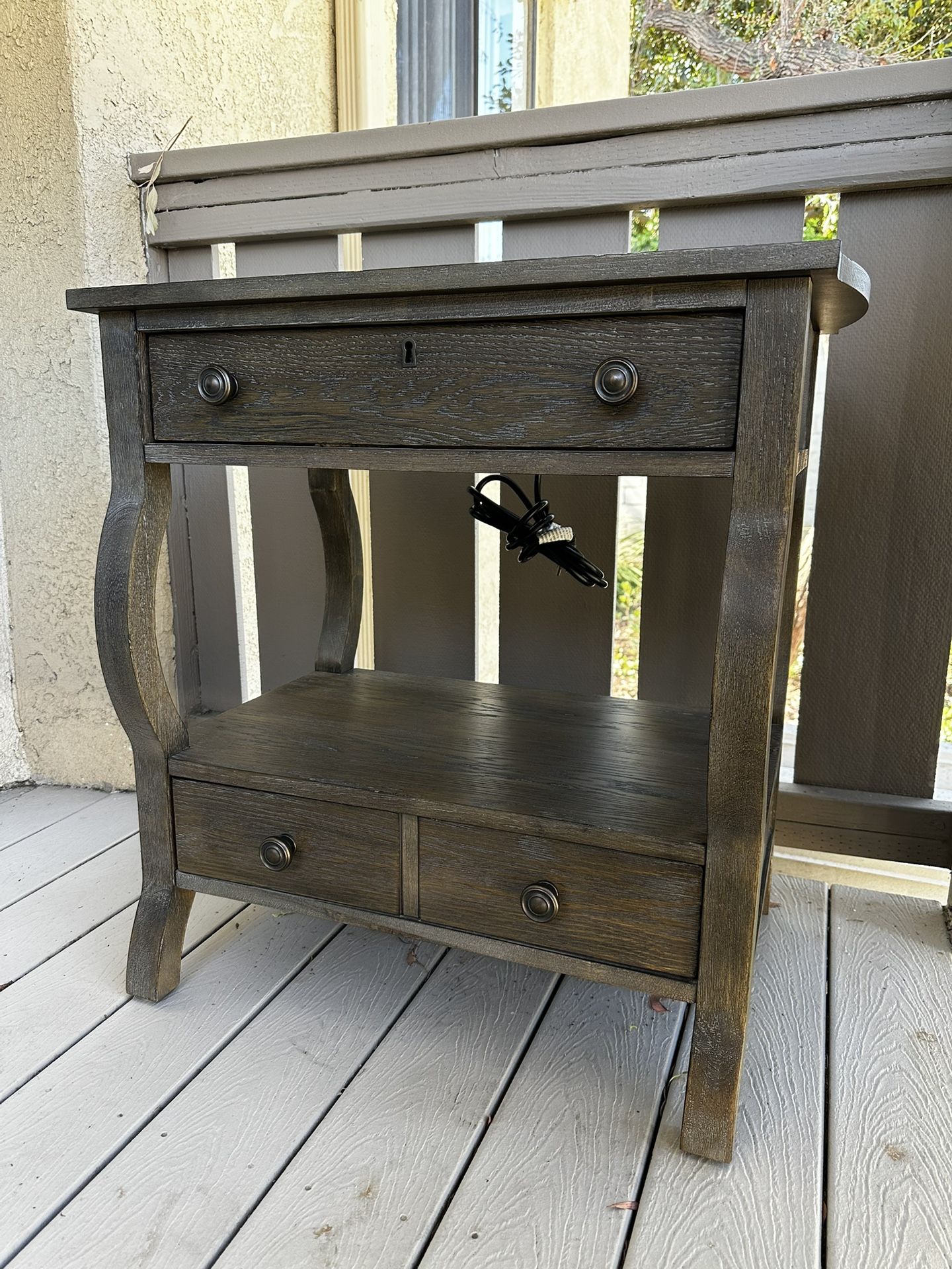 End Table with Outlet & USB – Excellent Condition!