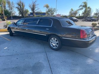Beautiful 2007 Lincon limo