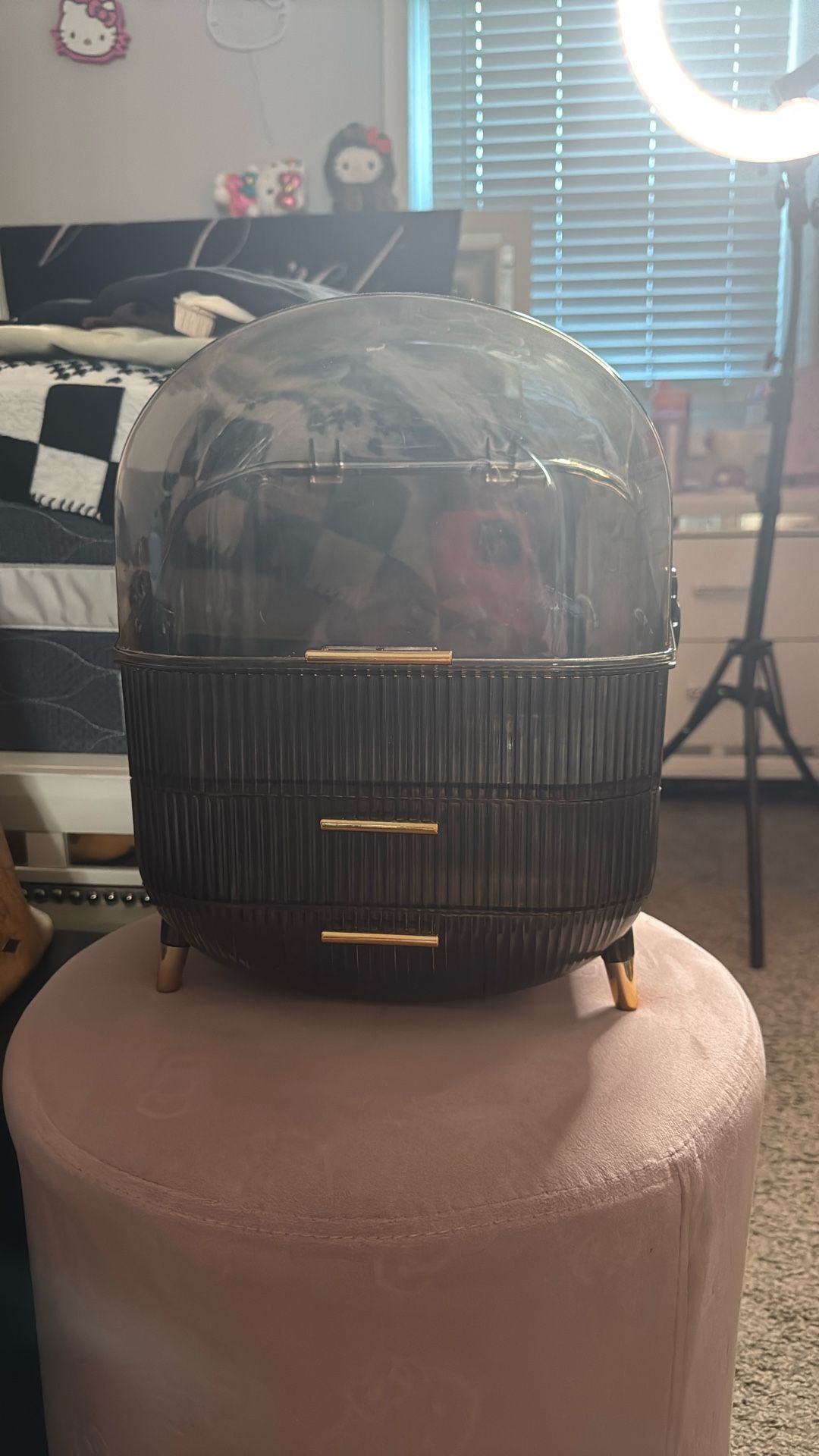 Makeup Stand