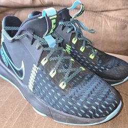 Nike LeBron (GS) 6.5Y — Black/Blue — Good Condition