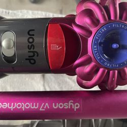 Dyson V7 Motorhead Vacuum  (needs repair)