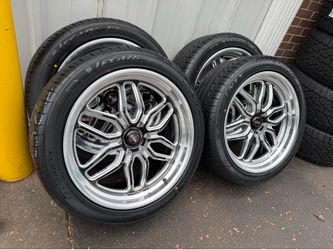 NEW 22x9.5 weld wheels wrapped in 285/40r22  tires