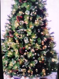 8 foot pre lit Christmas 🎄 tree