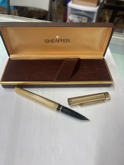 Sheaffer Gold-Tone Fountain Pen with Case