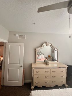 New Queen style French bedroom set