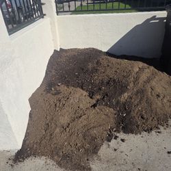 Free Mulch Mix With Dirt