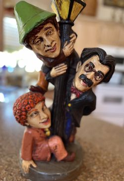 Marx Brothers Lamp Post Statue RARE