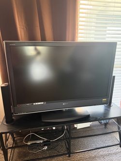 Tv and soundbar w/ Roku