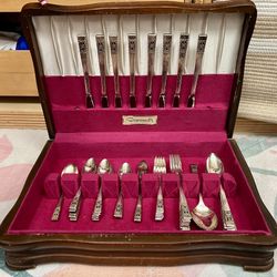 Coronation by Community Silverplate Vintage Flatware Set - 50 Pieces plus Storage Chest 