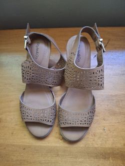 New brown Woman sandals size 9, brand style &co.  New.