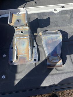 Bronco Rear Shackle And Hanger