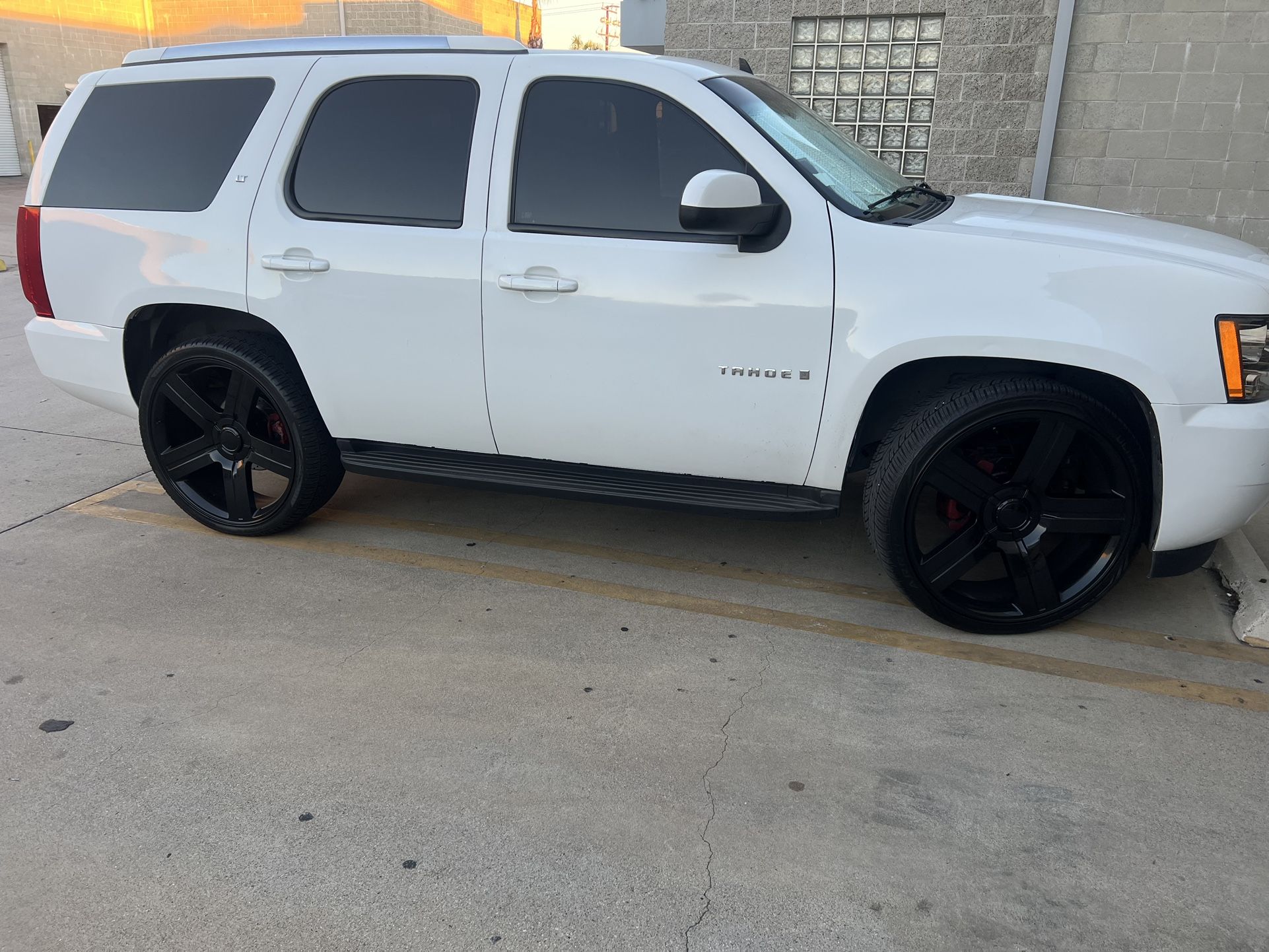For sale 26 Texas edition and perfect condition no cracks or scratches or bent and 4 tires or 80% 305/35/26 and no tps sensors and see the pictures o