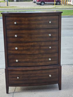 DRESSER