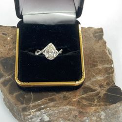 Lady’s 18k Ring (size 8.5)