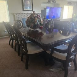 Beautiful Dining Table & 8 Chairs