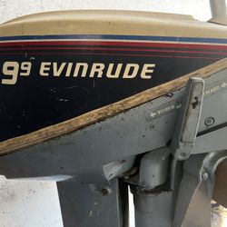 9.9 Evinrude Outboard Motor