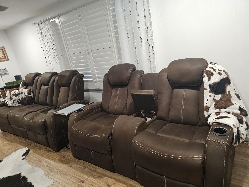 Theater Type Recline Storage For Remote