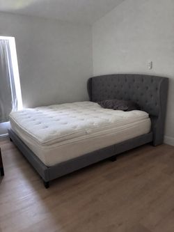 King size Tufted Upholstered low profile platform bed