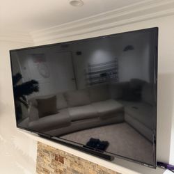 65in 4k Roku TV And TV Mount With Nintendo Switch