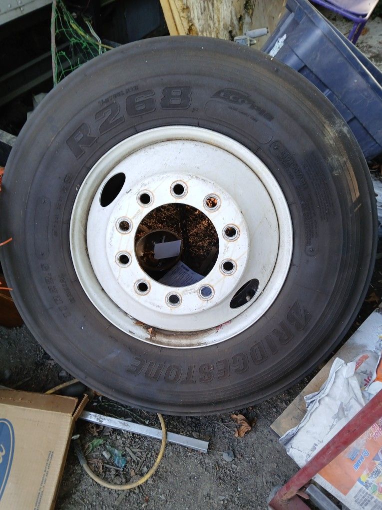 Bridge stone 11R 22.5 R two sixty eight Regroovable