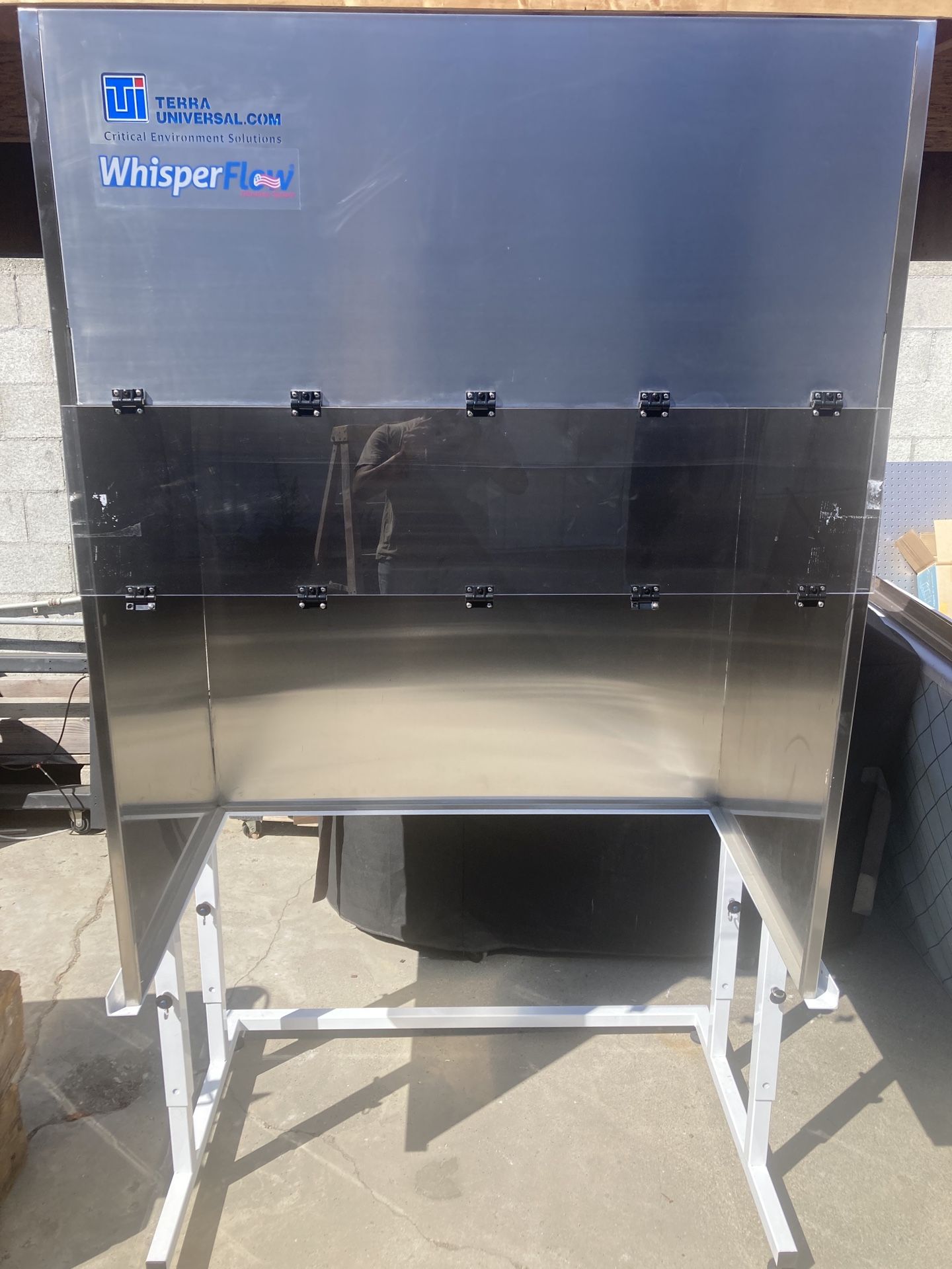 Terra Universal WhisperFlow Laminar Flow Hood 48" x 30" 1688-92A-48-SS