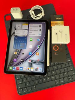 Apple IPad Air 11 (M3 chip / 2025 Model) 128GB  with pen, keyboard case & Accessories